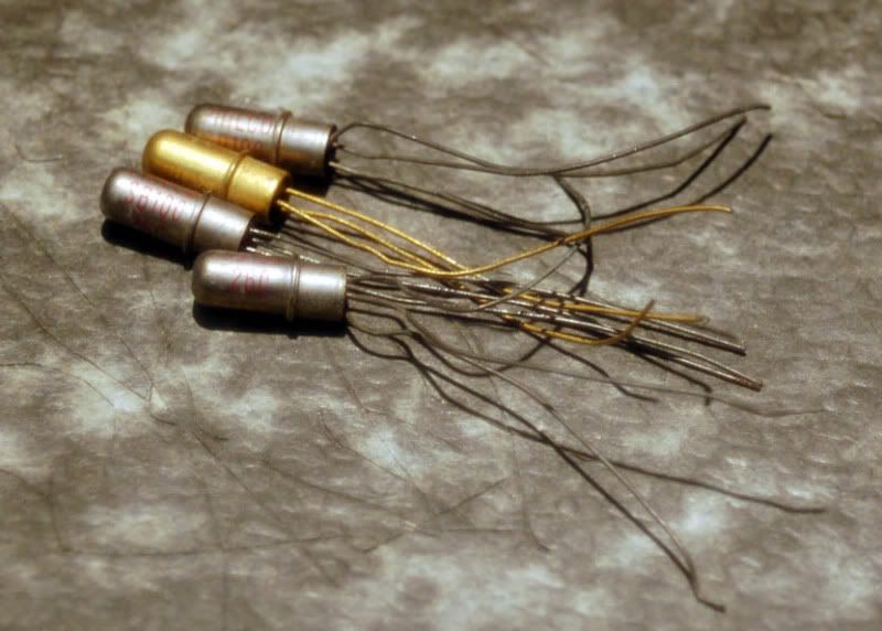 http://i119.photobucket.com/albums/o153/siceffects/semiconductors/DSC_1392.jpg