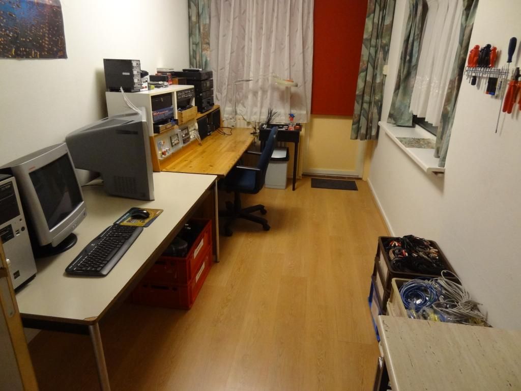 http://img.photobucket.com/albums/v643/Twan1983/Herinrichting%20hobbykamer%202013/DSC00541_zpsad22dfd2.jpg