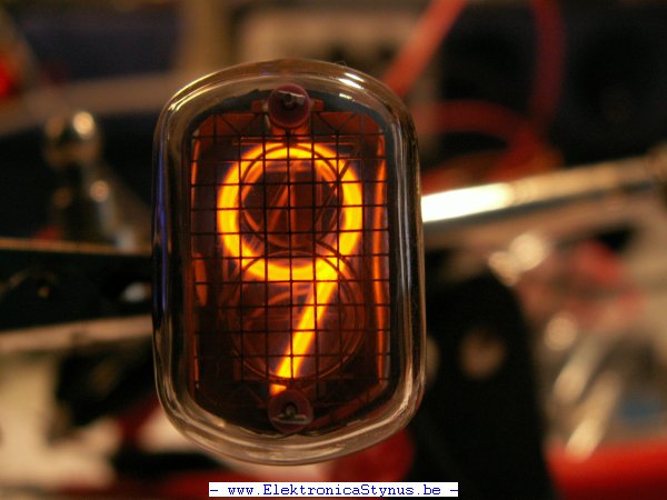 http://www.elektronicastynus.be/Projecten/Werplaats_mods/Nixie_klok/Nixie_26_08_2007_1.jpg