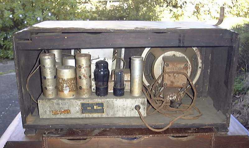 http://www.radio-restoration.com/BigPhotos/Stella_S12_Chassis_Rear.jpg