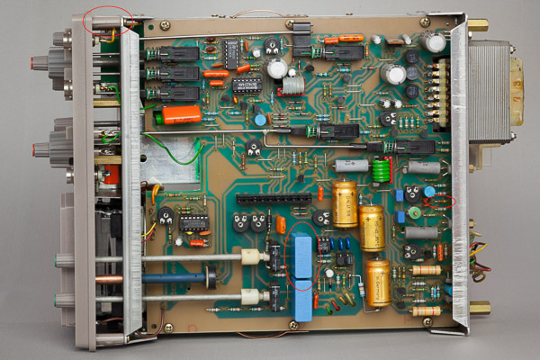 http://www.miedema.dyndns.org/co/2019/hm103/IMG_5269--HM103-onderaanzicht,-1e-reparaties-600pix.jpg