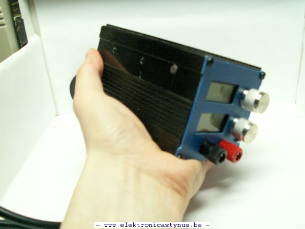 http://www.elektronicastynus.be/Projecten/labvoeding/MiniLabVoeding/MiniLabvoedingSizeRef_30_06_08_001.jpg