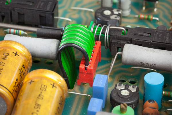 http://www.miedema.dyndns.org/co/2019/hm103/IMG_5283--HM103-Hameg-bandkabelconnector-600pix.jpg