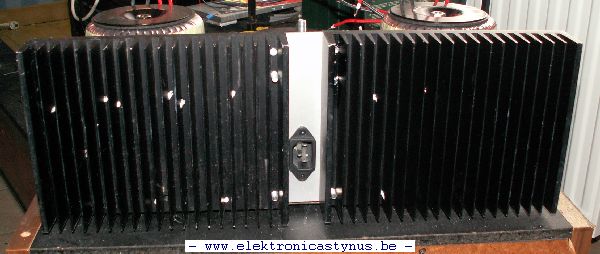 http://www.elektronicastynus.be/Projecten/Voeding70V5A/Foto_s/Koelplaat/Koelplaten_16_07_08_001.jpg