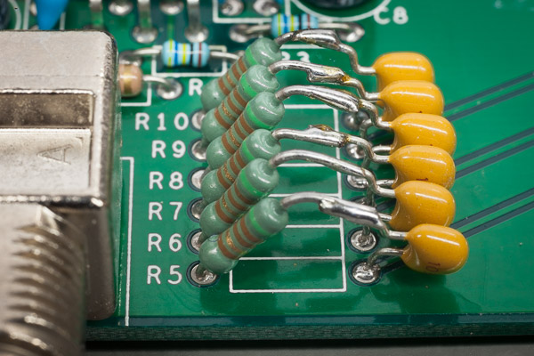 http://www.miedema.dyndns.org/co/2018/extron/IMG_4060-Extron-10MHz-mod-uitgang-R+C-600pix.jpg
