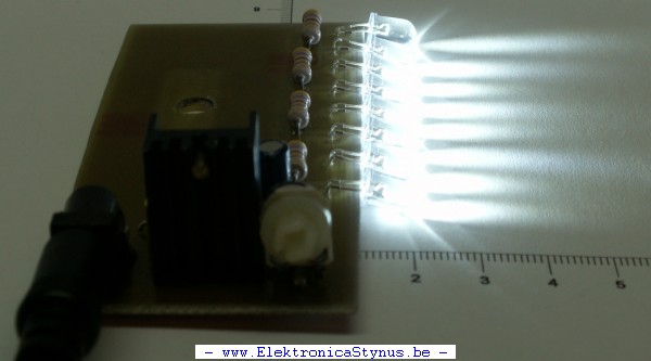 http://www.elektronicastynus.be/Projecten/Lichteffecten/Cam_Macro_light/camlight_27_03_08_01.jpg