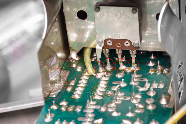 http://www.miedema.dyndns.org/co/2019/hm103/IMG_5122--HM103-Y-amp-potmeter-losgebroken-600pix.jpg