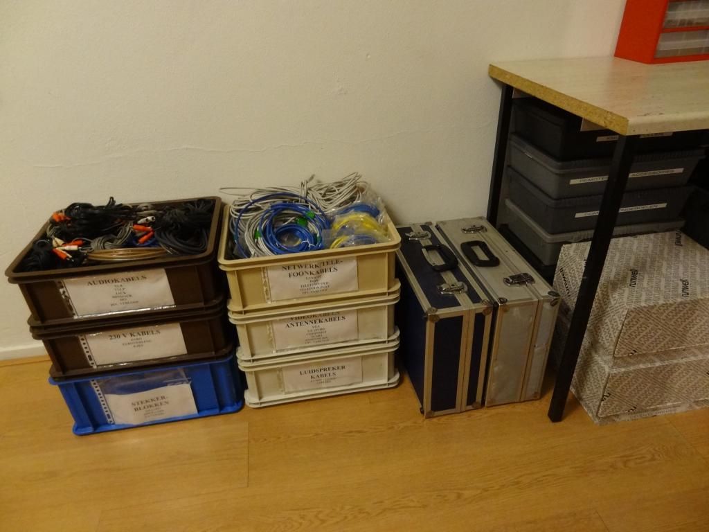 http://img.photobucket.com/albums/v643/Twan1983/Herinrichting%20hobbykamer%202013/DSC00533_zpse4d90706.jpg