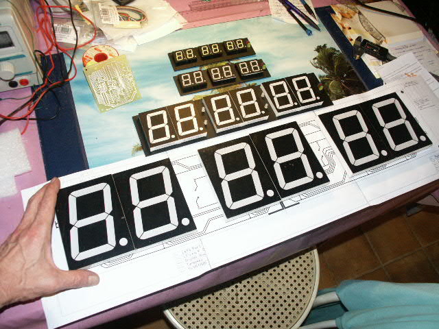 http://www.turbokeu.com/myprojects/ledclock/pict0028.jpg