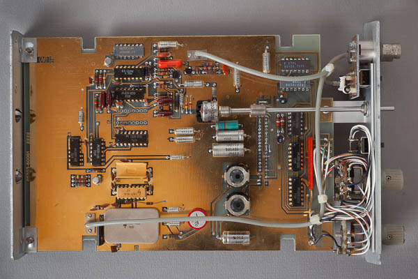 http://www.miedema.dyndns.org/fmpics/Circuits_online/HP5303A/IMG_3554__HP_5303A_bottom_view-600pix.jpg