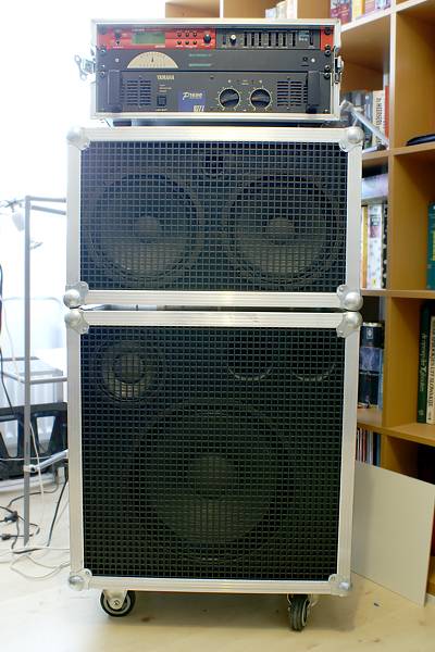 http://fuzzcraft.com/pics/bass_rig_2005.jpg