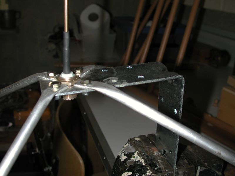 http://welther.nl/hugo/Zendamateur/Antennes/2m%20GP%202.JPG