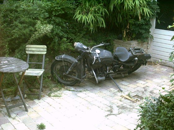 http://www.xj3.nl/_dreijer/backsite/auto/bmw.jpg