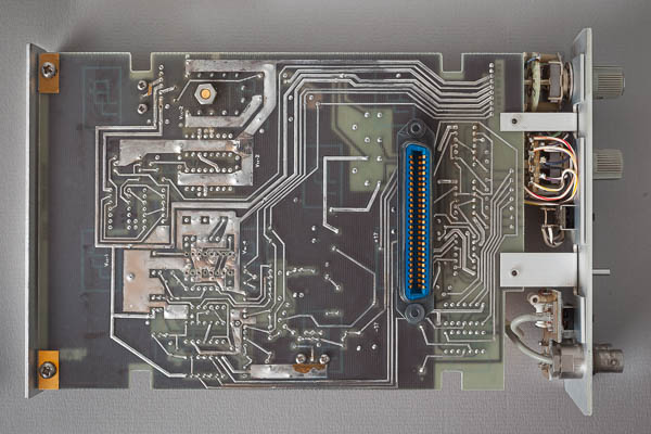 http://www.miedema.dyndns.org/fmpics/Circuits_online/HP5303A/IMG_3556__HP_5303A_top_view-600pix.jpg