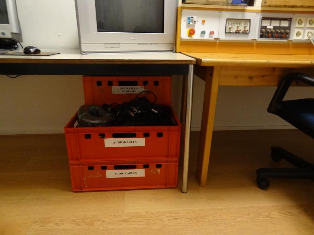 http://img.photobucket.com/albums/v643/Twan1983/Herinrichting%20hobbykamer%202013/DSC00531_zps04230022.jpg