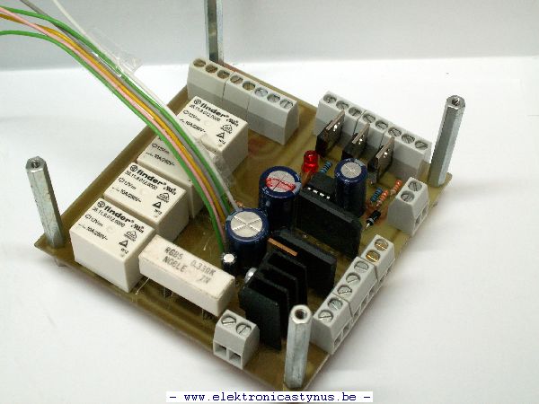 http://www.elektronicastynus.be/Projecten/Voeding70V5A/Foto_s/print/Schakelprint/V2/Schakelprint_V2_16_07_08_001.jpg