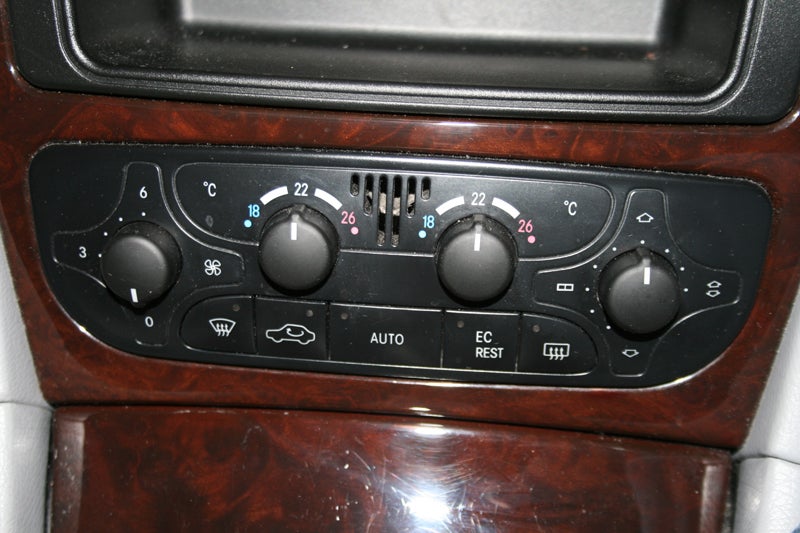 http://www.benzworld.org/forums/attachments/w203-c-class/213362d1230923438-2003-w203-s203-climate-control-thermatic-climate-control-panel-003.jpg