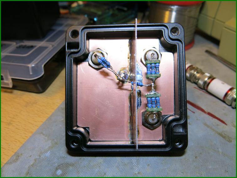 http://www.bramcam.nl/Diversen/50-Ohm-Splitters/50-Ohm-Splitters-16.6633m.png