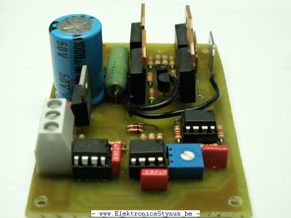 http://www.elektronicastynus.be/Projecten/IO/raambediening/Raamsturing_15_09_2007_2.jpg