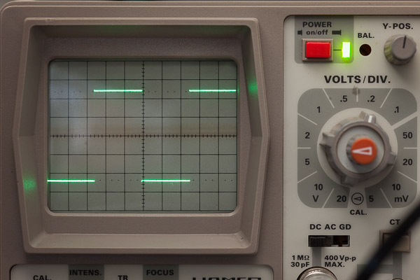 http://www.miedema.dyndns.org/co/2019/hm103/IMG_5231--HM103-10kHz-blok-verzwakker-0,2Vdiv-600pix.jpg
