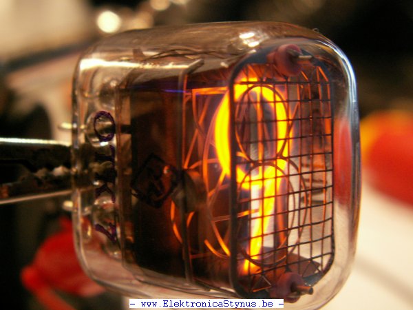 http://www.elektronicastynus.be/Projecten/Werplaats_mods/Nixie_klok/Nixie_26_08_2007_3.jpg