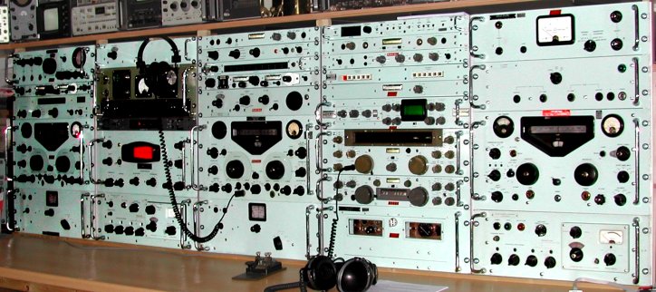 http://www.pdp-11.nl/racal/my-setup-45.jpg