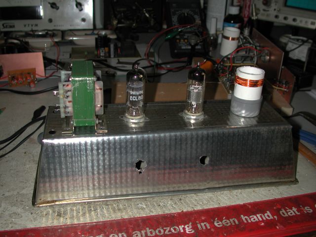 http://welther.nl/hugo/Zendamateur/80m%20tube%20experimenten/Het%20nieuwe%20chassis%201%20klein.jpg
