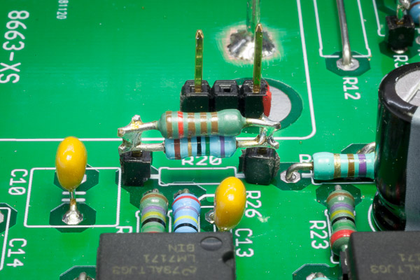 http://www.miedema.dyndns.org/co/2019/ocxo/IMG_4895-Masterclock-R20-def-weerstanden-600pix.jpg