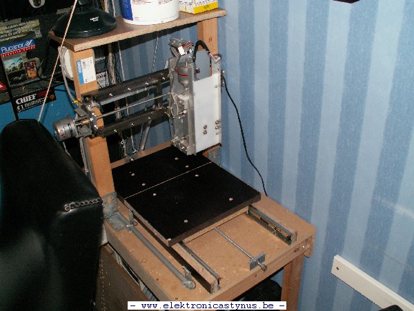http://www.elektronicastynus.be/Projecten/CNC/pic/nieuw/7_09_08/cnc_07_09_08_001.JPG