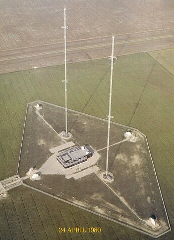 http://www.radio-tv-nederland.nl/mast6/zeewolde-boven.jpg