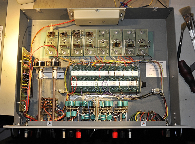 http://www.pa4tim.nl/wp-content/uploads/2011/04/fluke750divider.jpg