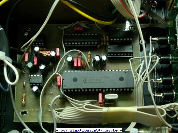 http://www.elektronicastynus.be/Projecten/Functiegenerator/Functiegenerator_4.jpg