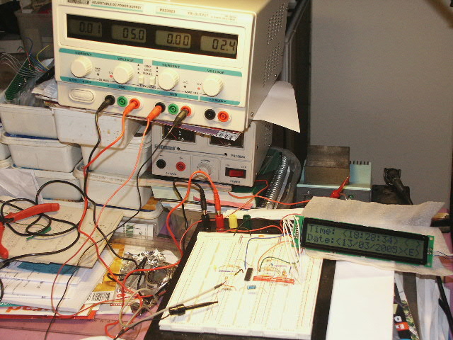 http://www.turbokeu.com/myprojects/lcdclock/dcf20-1.jpg