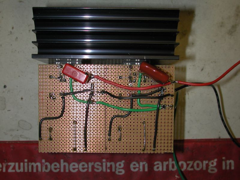 http://welther.nl/hugo/CO%20artikelen/Gainclone/Onderkant%20Gainclone%20Versterker.JPG