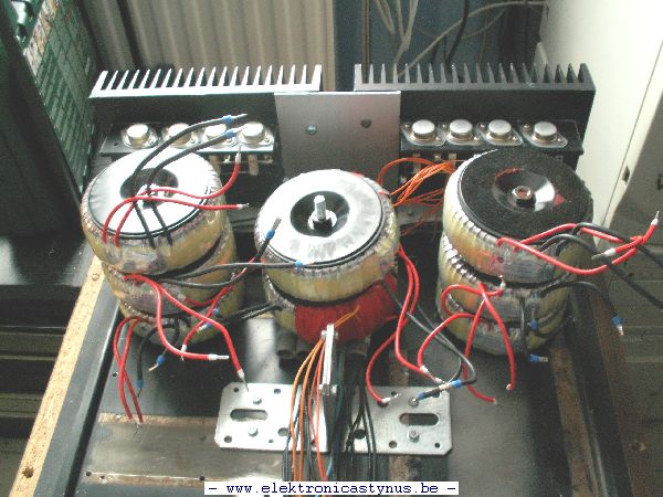 http://www.elektronicastynus.be/Projecten/Voeding70V5A/Foto_s/Koelplaat/Koelplaten_16_07_08_002.jpg