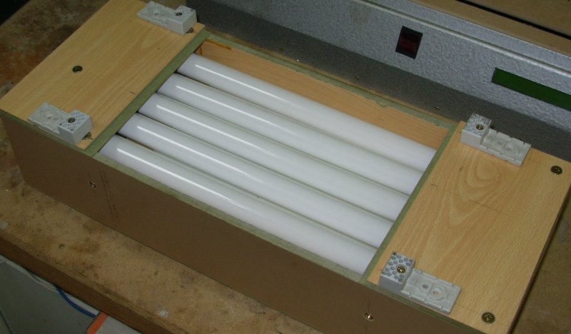 http://prosje.be/CO/Fotos/UV-lichtbak.jpg