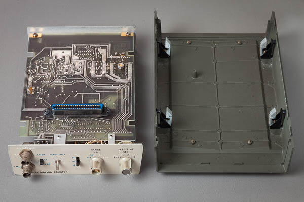 http://www.miedema.dyndns.org/fmpics/Circuits_online/HP5303A/IMG_3584__5303A_easy_disassemble-600pix.jpg