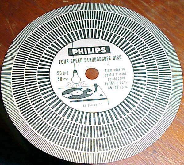 http://www.jvanschaikconsultancy.nl/radiomuseum/philips/platenspeler/stroboskoopschijf/snelheidstester.jpg