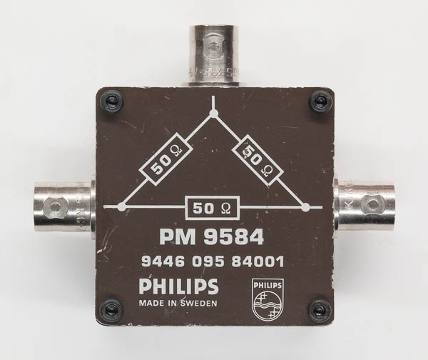 http://www.miedema.dyndns.org/co/2016/50r-splitter/IMG_8912-Philips_PM9584_50Ohm_splitter-600pix.jpg