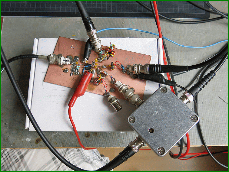 http://www.bramcam.nl/NA/10Mhz-Distribution-Amp/10Mhz-Distribution-Amp-11.gif
