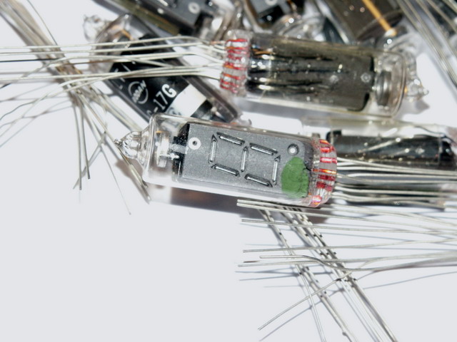 http://www.turbokeu.com/myprojects/nixie/pict0055.jpg