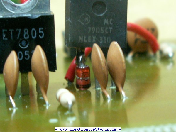 http://www.elektronicastynus.be/Projecten/Functiegenerator/Functiegen_uitgangsversterker_2.jpg