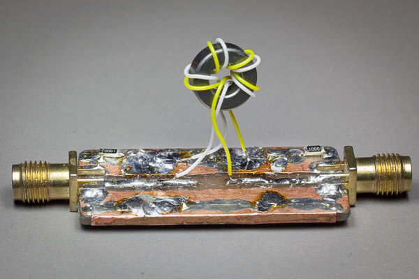 http://www.miedema.dyndns.org/co/2019/10MHz-trafos/IMG_4900--10MHz-trafo-GJM-op-test-fixture-600pix.jpg