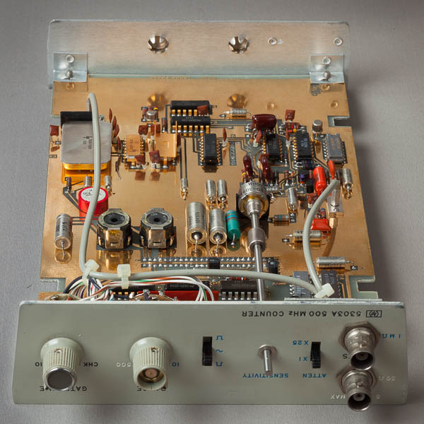 http://www.miedema.dyndns.org/fmpics/Circuits_online/HP5303A/IMG_3569__HP_5303A_bottom-front_view-600pix.jpg