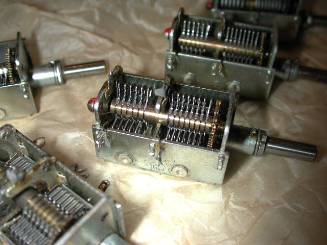 http://welther.nl/hugo/Zendamateur/80m%20tube%20experimenten/Afstem%20C's%204%20klein.jpg